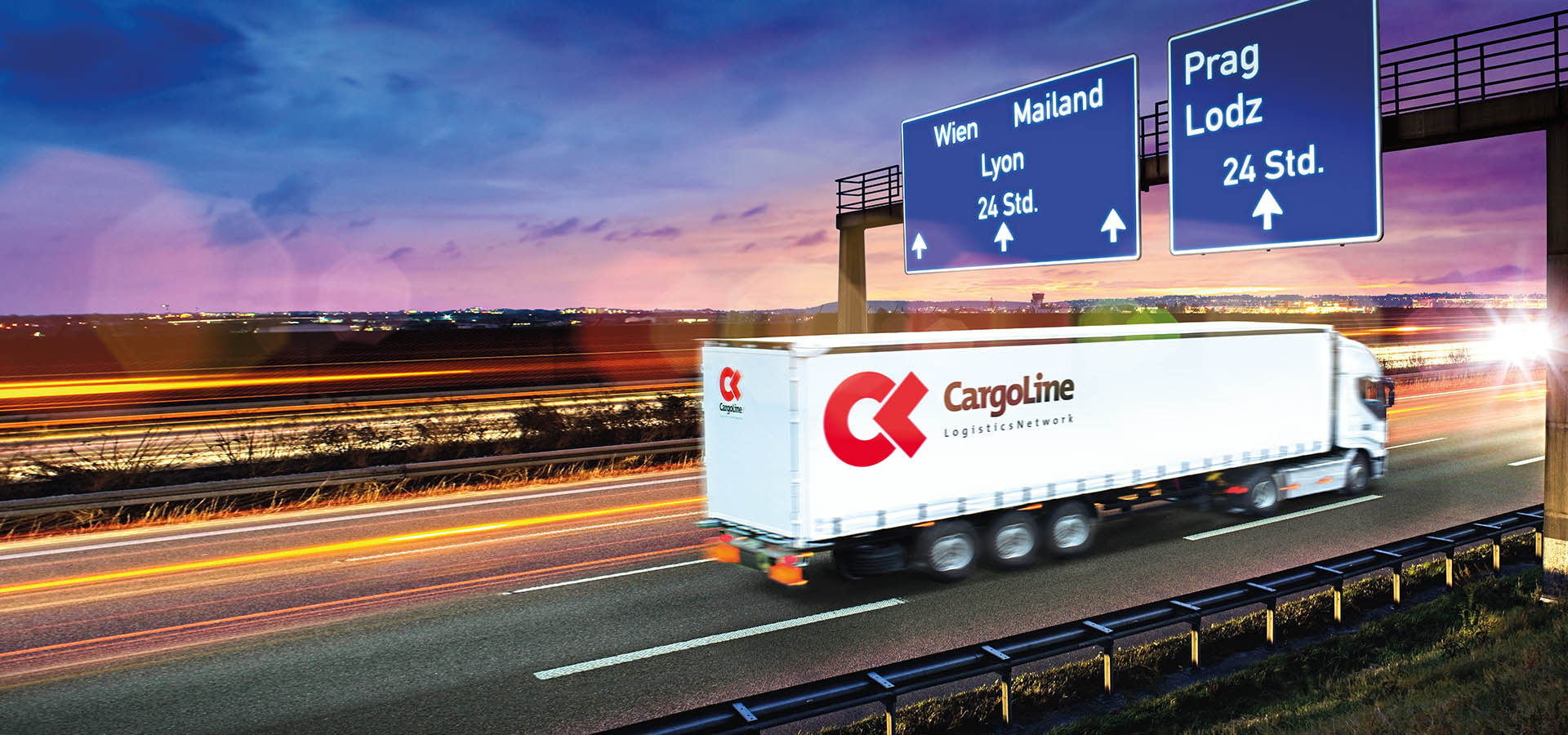 CargoLine LKW auf der Autobahn.